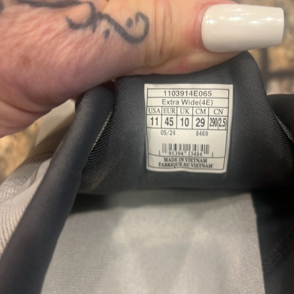 NWT’S Brooks Adrenaline GTS 23 Oyster Ebony Alloy 110391 1D 065 SZ 20.5 SZ 11 - Picture 10 of 11